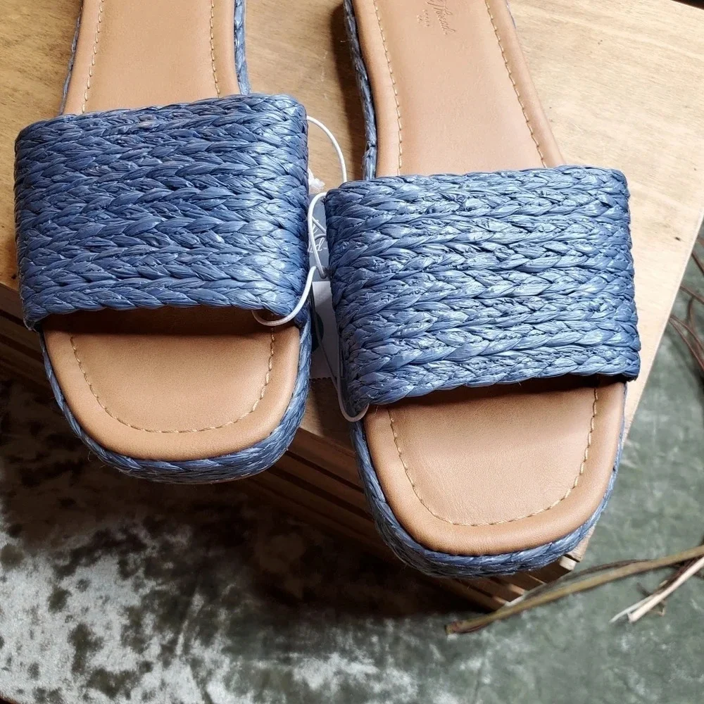 Universal Thread Mardi Raffia Platform Sandals
